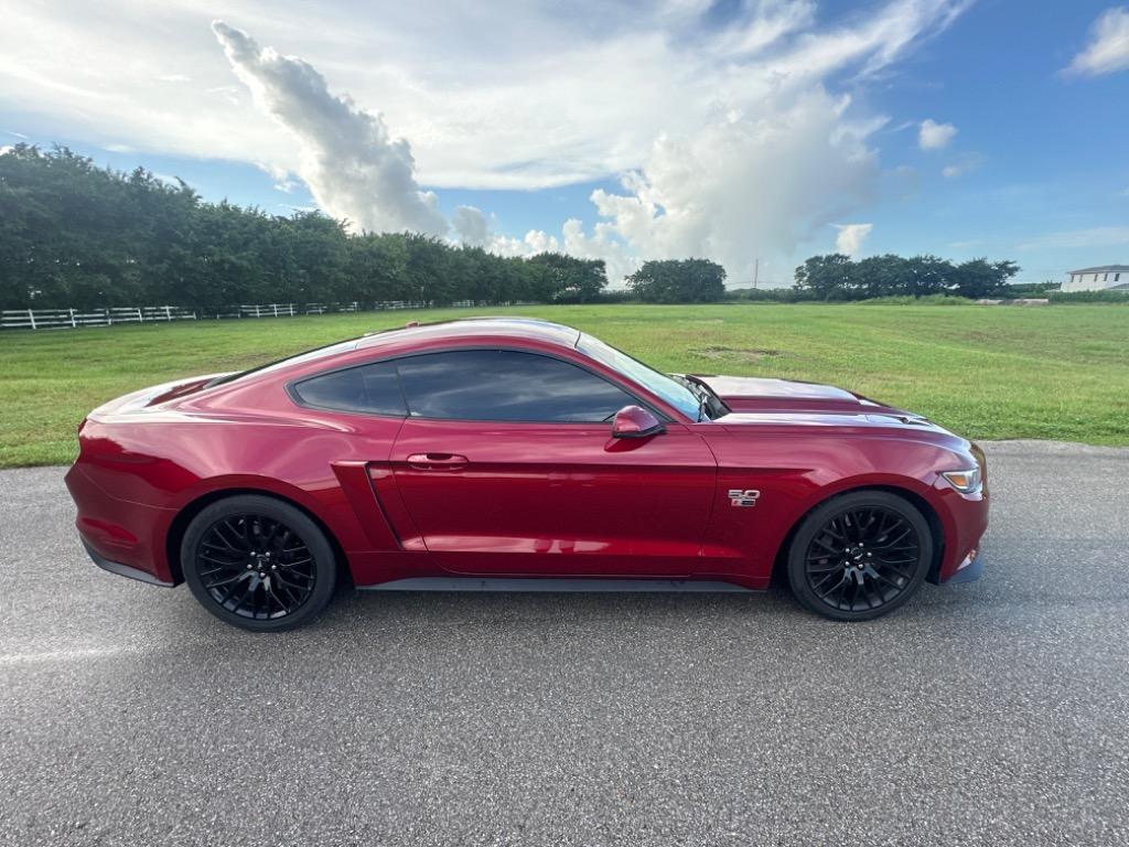 2017 Ford Mustang - $39,995